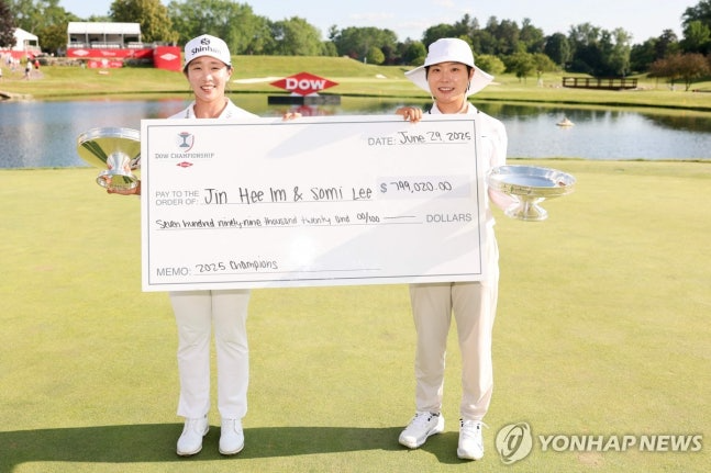 임진희(왼쪽)와 이소미 / 사진=연합뉴스