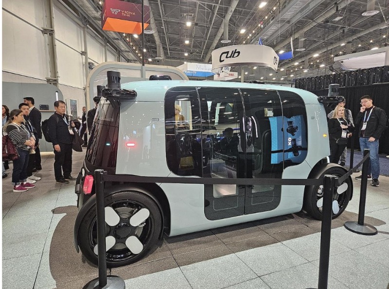 테슬라 로보택시와 달리 구글 웨이모와 아마존 '죽스'에는 많은 카메라와 센서, 레이더 라이더가 장착돼 있는 것으로 블룸버그통신이 분석했다. 사진=연합뉴스