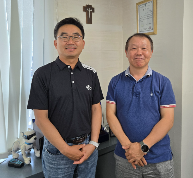 CY 조영득 대표 (왼쪽). 이피피에스 우찬호 대표 (오른쪽)가 업무협약(MOU) 체결 후서로 인사를 나누고 있다.ⓒCY