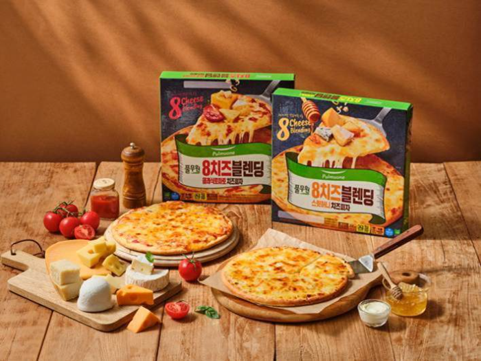 8가지 치즈를 가장 맛있는 조합으로 담은 ‘8치즈블렌딩 치즈피자’