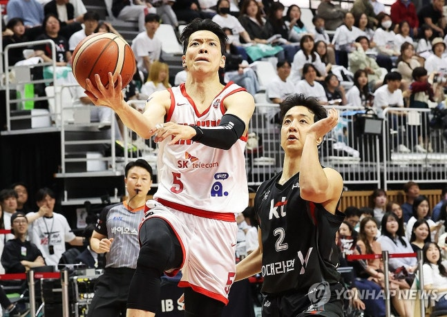 김선형(왼쪽)과 허훈 / 사진=연합뉴스