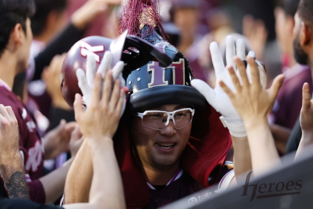 시즌 5호 3점 홈런을 때린 키움 임지열 / 키움 히어로즈 제공.