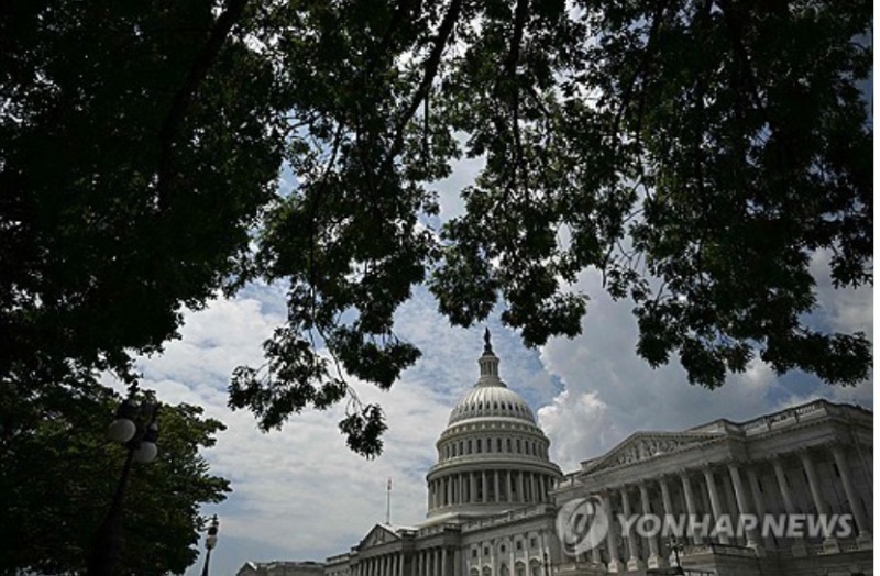 트럼프 행정부의 감세 법안이 1일(현지시간) 미 상원을 가까스로 통과했다. 사진=AFP, 연합뉴