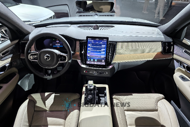 볼보 XC90 앞좌석과 대시보드 =성상영 기자