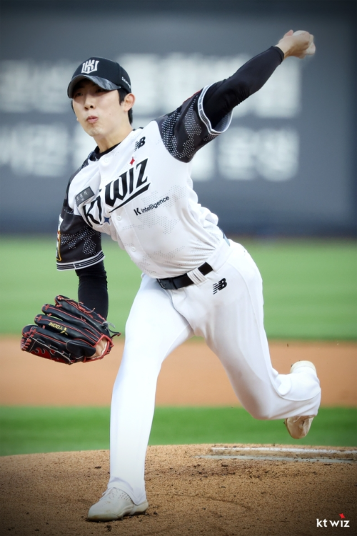 kt 선발 오원석의 역투 / kt wiz 제공