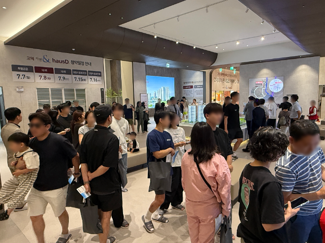 고덕 자연앤 하우스디 견본주택을 찾는 실수요자가 늘고 있다 . ⓒ대보건설