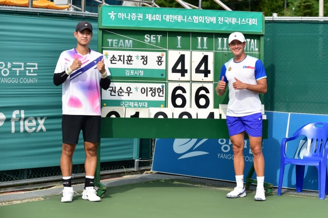 권순우(오른쪽)와 이정헌. / 대한테니스협회 제공