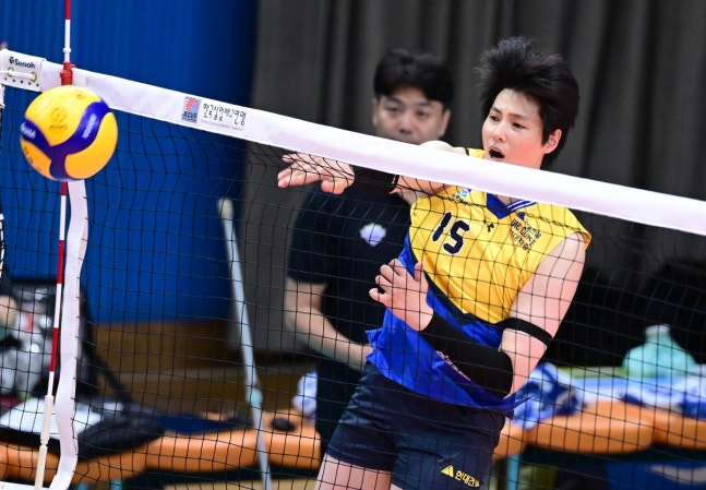 공격하는 현대건설의 김희진 / 한국배구연맹 제공.