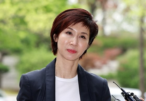 노소영 아트센터 나비 관장. 사진은 지난 4월 16일 서울 서초구 고등법원에서 열린 최태원 SK그룹 회장과의 이혼 관련 항소심 변론기일에 출석하는 모습. 뉴스1