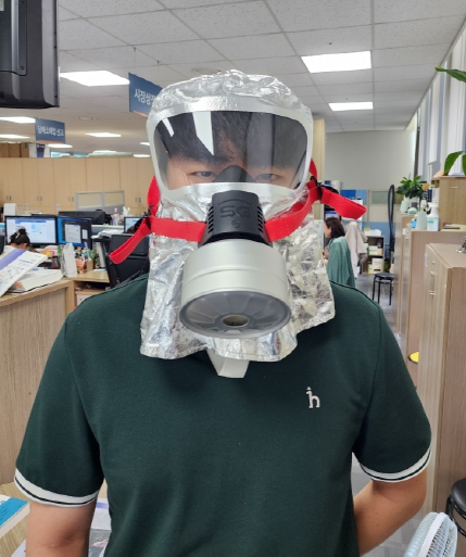 방연마스크 착용 사진 (춘천시 제공)