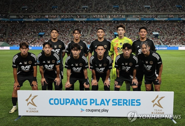 기념 촬영하는 팀 K리그 / 사진=연합뉴스
