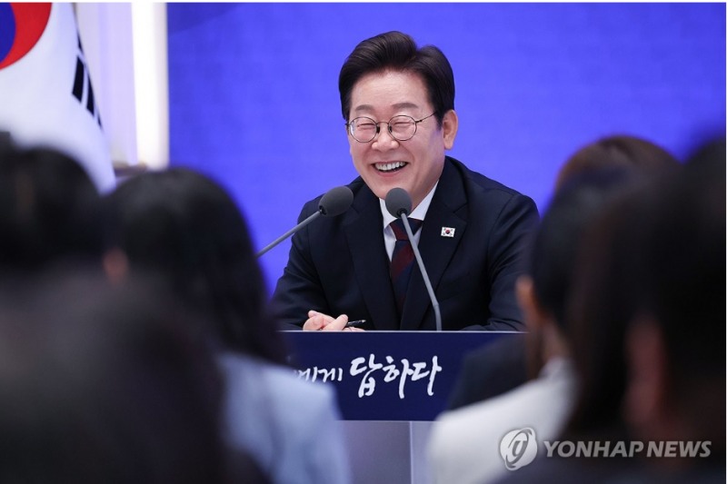 이재명 대통령은 3일 취임 한달 기자회견에서 최근 대출 규제와 관련,"이는 맛보기에 불과하다"고 말했다. 사진=연합뉴스