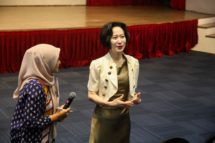 롯데장학재단, 인도네시아 대학생 50명에 장학금 전달