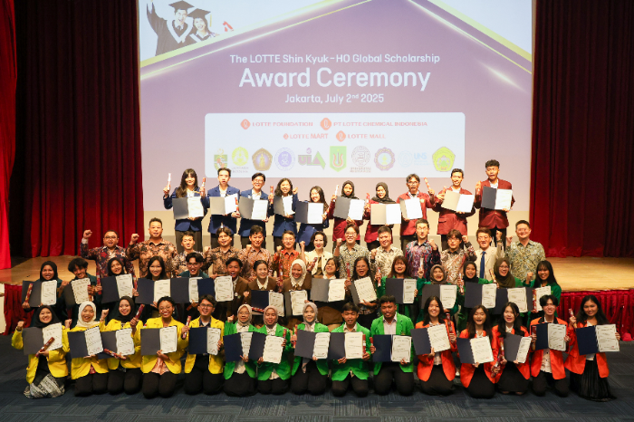 롯데장학재단, 인도네시아 대학생 50명에 장학금 전달