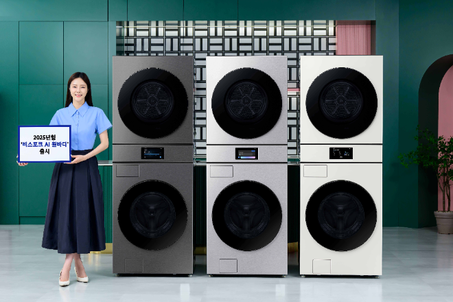 삼성전자가 4일 출시한 2025년형 '비스포크 AI 원바디' 세탁기·건조기 결합 제품 ⓒ삼성전자