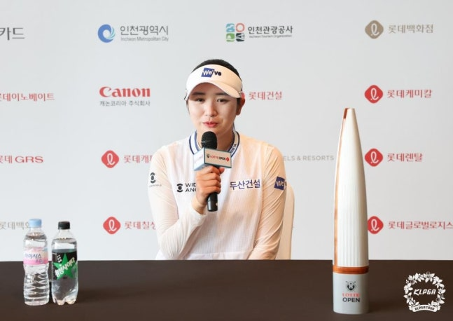 인터뷰하는 박혜준