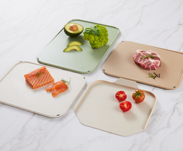 편리한 식재료 손질이 가능한 테팔 신제품 ‘프라이머리 도마세트’ (사진 제공=테팔)