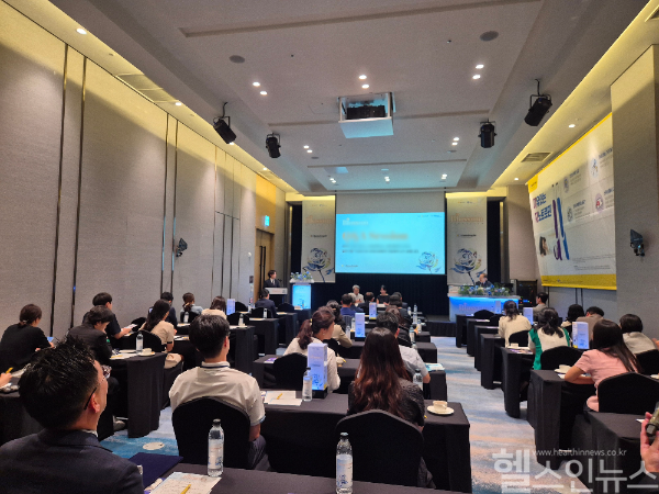 GC녹십자와 한국화이자제약은 지난달 28일과 29일 더블트리 바이 힐튼 서울 판교에서 의료진 대상 ‘지노트로핀 블라섬 심포지엄’을 진행했다. (GC녹십자 제공)