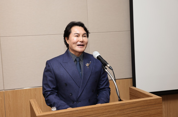 사진=전경련회관에서 ‘할랄 세미나’ 진행을 하고 있는 브루스 정 의장