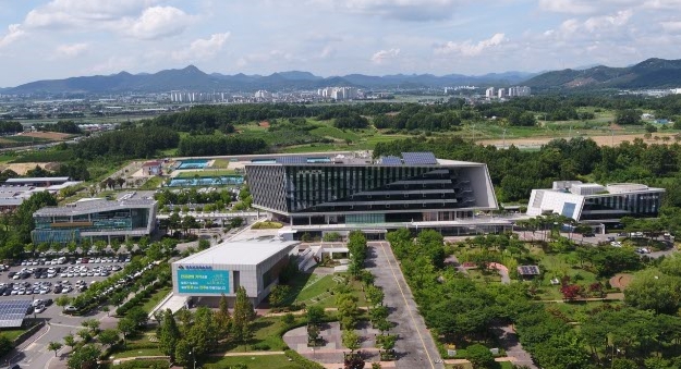 완주군이 호남권 최초로 아동정책 전담부서인 ‘아동친화과’를 신설했다. (완주군 제공)