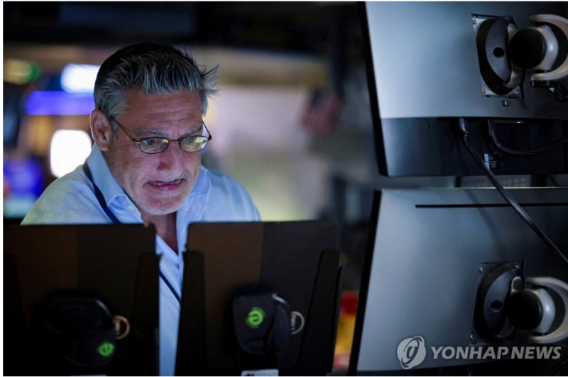 트럼프 대통령이 7일(현지시간) 한국 일본 등 주요 무역 파트너들에게 8월 1일부터 상호관세를 부과하겠다고 발표한 영향으로 반도체주들이 일제히 하락했다. 사진=연합뉴스