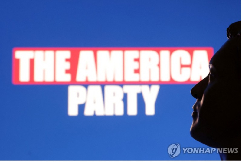 테슬라 주가가 7일(현지시간) 머스크 CEO의 창당 선언 영향으로 7% 가까이 급락했다. 사진=로이터통신, 연합뉴스