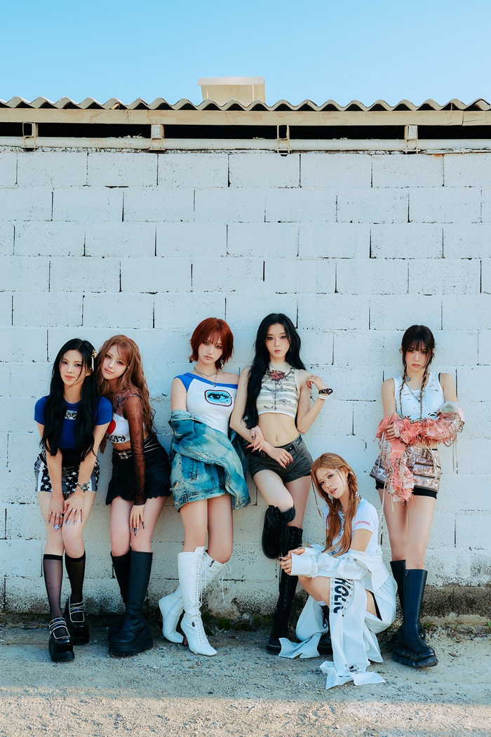 ifeye(이프아이), 단체 콘셉트 포토 공개…카리스마 VS 자유분방 ‘변화무쌍 매력 예고’