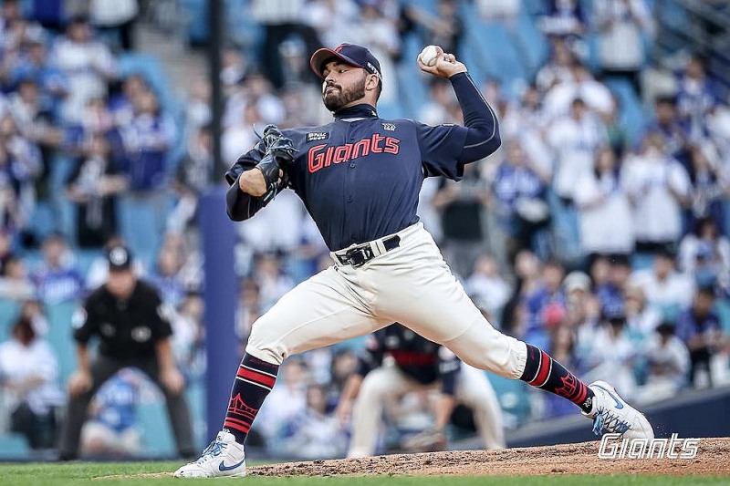 투구하는 롯데 감보아 / 롯데 자이언츠 제공