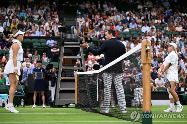 항의하는 파블류첸코바 / 사진=연합뉴스