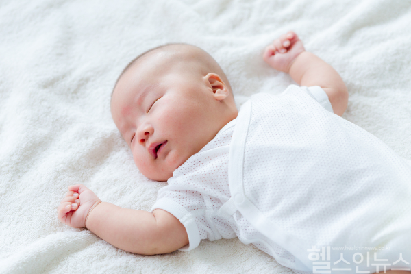 조산아에게 흔한 신생아 호흡곤란증후군은 조기 진단과 전문 치료가 생존율을 높이는 핵심이다. (클립아트코리아)