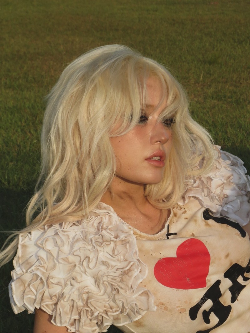 전소미, 새 디지털 싱글 ‘엑스트라’ 비하인드 컷 공개…팔색조 콘셉트 소화력