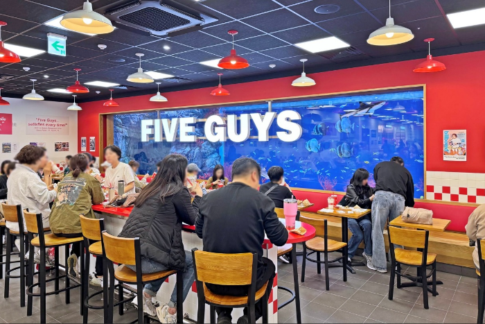 파이브가이즈 광교 전경