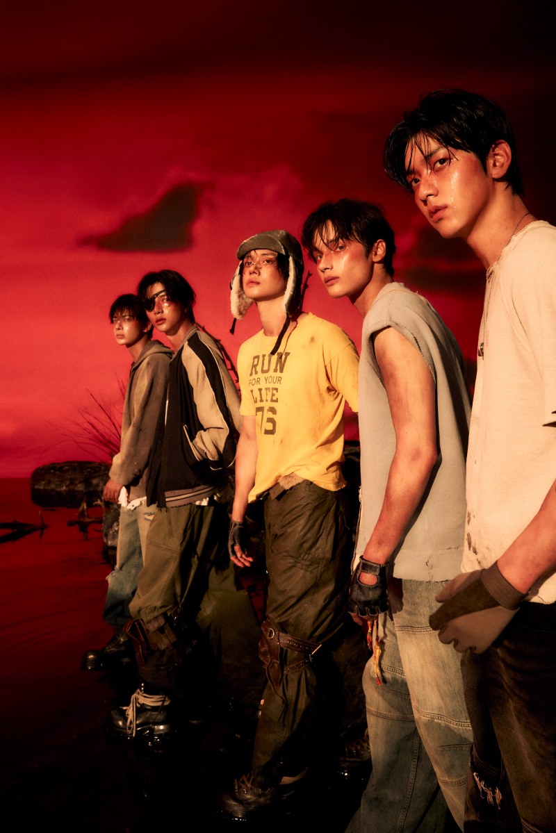 투모로우바이투게더, 정규 4집 첫 콘셉트 포토 공개…강렬한 비주얼로 카타르시스 선사