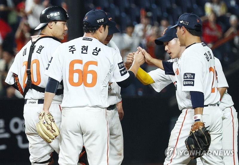 승리한 한화 선수들 / 사진=연합뉴스