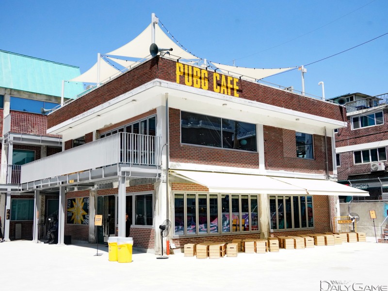 옛 건물을 개조해 독특한 분위기를 연출했다.