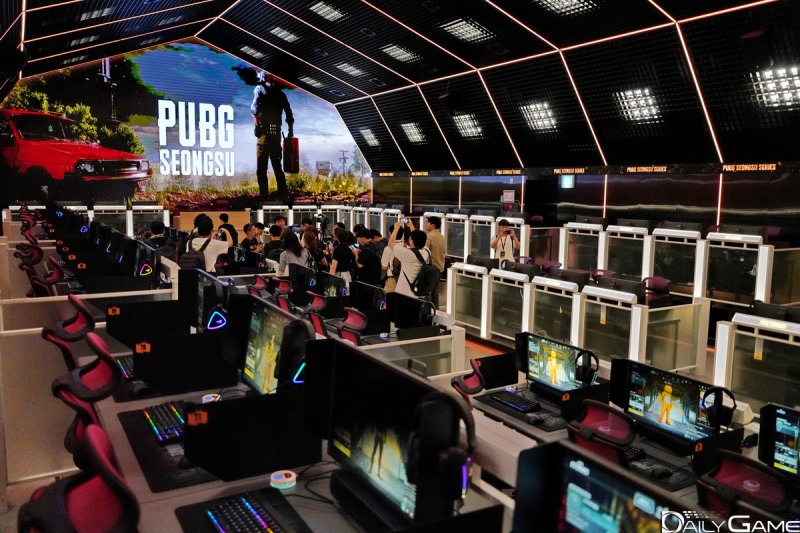 방문객들이 게임의 재미를 경험할 수 있는 플레이 아레나.