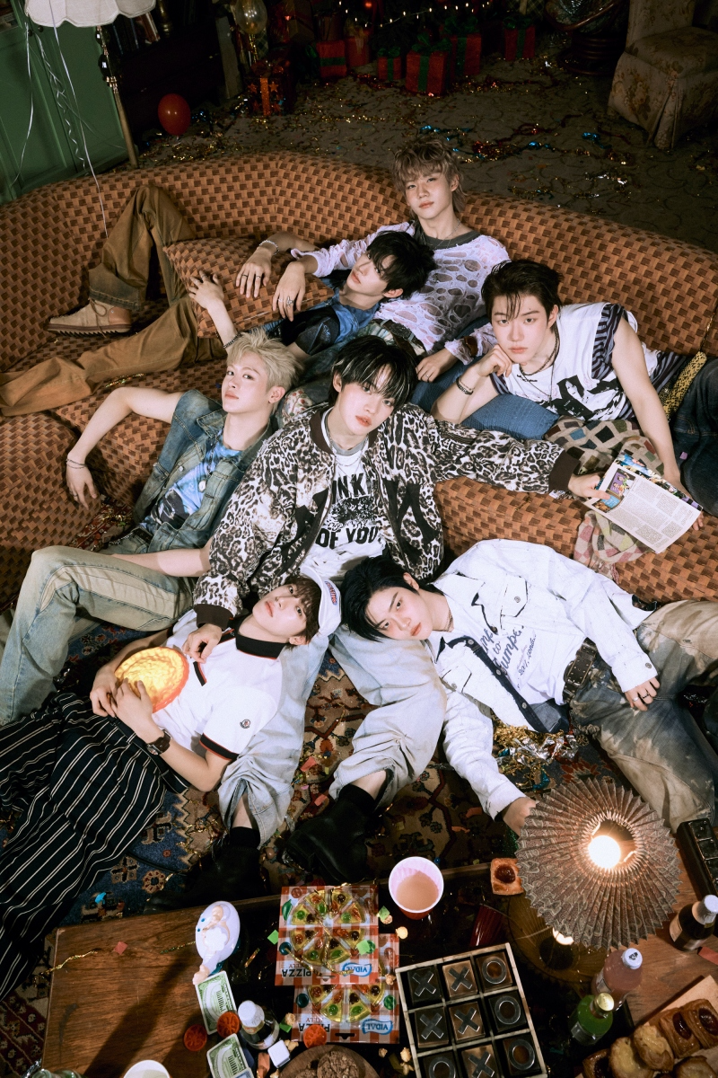 클로즈 유어 아이즈, 역대급 기세로 컴백…미니 2집 발매 첫날 판매량 20만 장 돌파