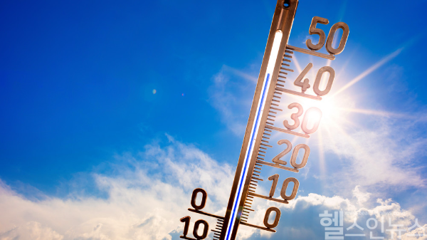 폭염 속 면역 약화 암환자와 고위험군은 철저한 체온 관리와 수분 섭취로 온열질환을 예방해야 한다. (클립아트코리아)