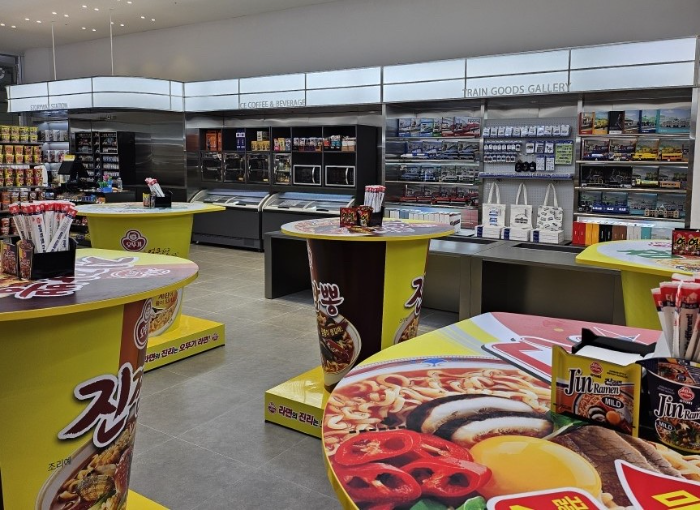 철도 굿즈와 라면의 만남, 오송역에 '특화형' 스토리웨이 매장 새 출발