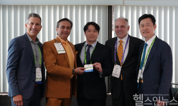 김성민 눈에미소안과 원장, ‘스마일라식 장비 5종 비교 연구’로 국제적 주목받아 (눈에미소안과 제공)