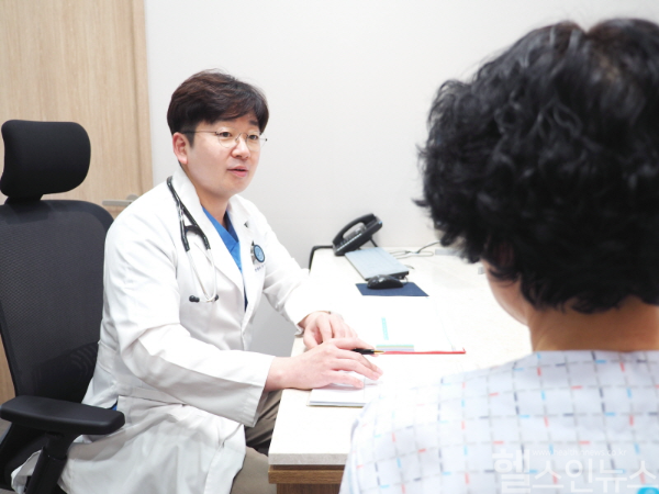 유연각 푸르내의원 원장