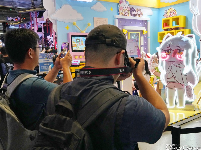 작은 크기의 코미 캐릭터도 관람객들의 인기를 한 몸에 받았다.