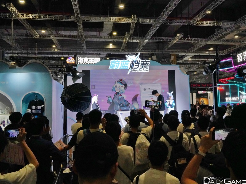 이벤트의 모든 사람들이 결과에 환호와 탄식을 반복했다.