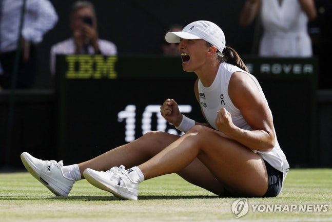 우승 확정 후 기뻐하는 시비옹테크 / 사진=연합뉴스