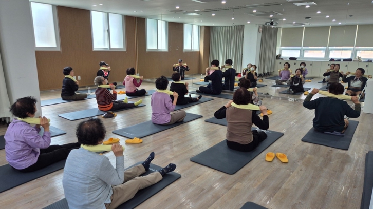 금천 건강장수학교 독산보건지소 운동 프로그램 (금천구 제공)