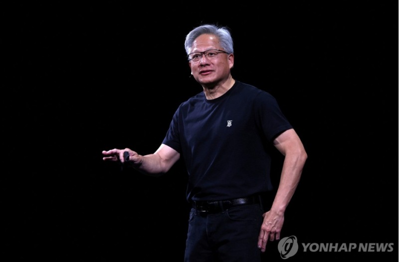 젠슨 황 엔비디아 CEO가 16일(현지시간)베이징에서 언론대상 브리핑을 가질 예저이라고 로이터통신이 보도했다. 사진=로이터통신, 연합뉴스