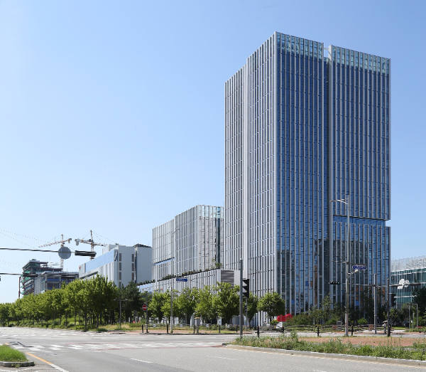 오스템글로벌 주식회사(연수구 첨단대로 104)가 사옥 전경