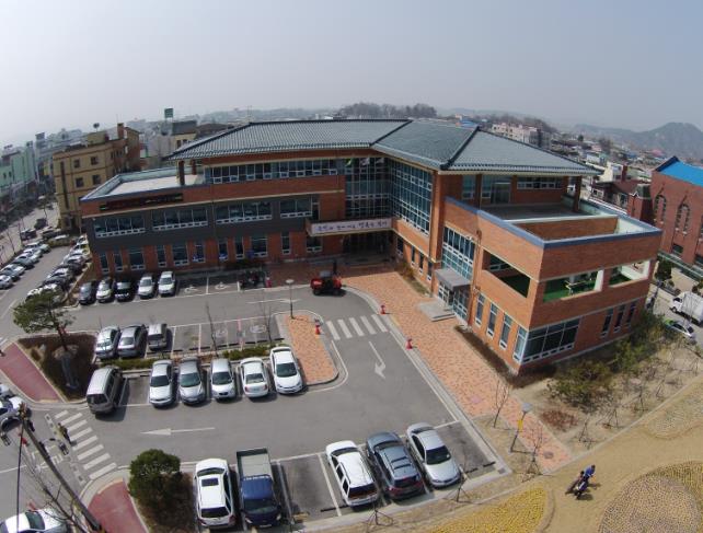 부여군이 관내에 거주하는 중증 와상 희귀질환자를 대상으로 민간구급차 이송비와 간병비를 지원하는 사업을 본격적으로 추진한다. (부여군 제공)