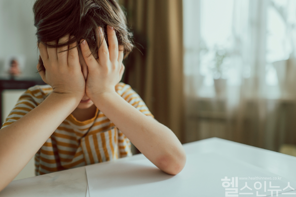 코로나 이후 아동 우울증이 급증하면서 조기 발견과 적극적인 개입이 중요해졌다. (클립아트코리아)