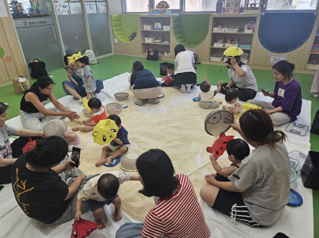 공동육아나눔터 운영 (충북도 제공)